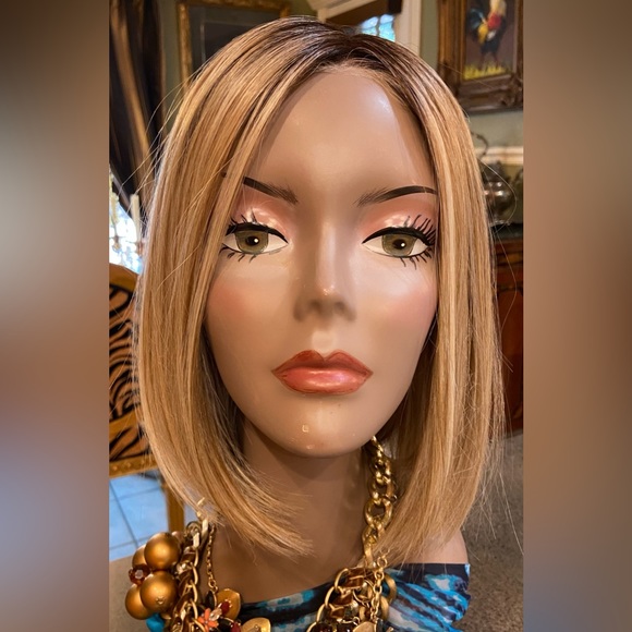 Currents Events by Raquel Welch Lace-Front Wig 19/23 Shaded Biscuit Average NWT